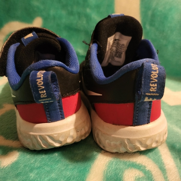Toddler size 6 nike shoes - Picture 3 of 4